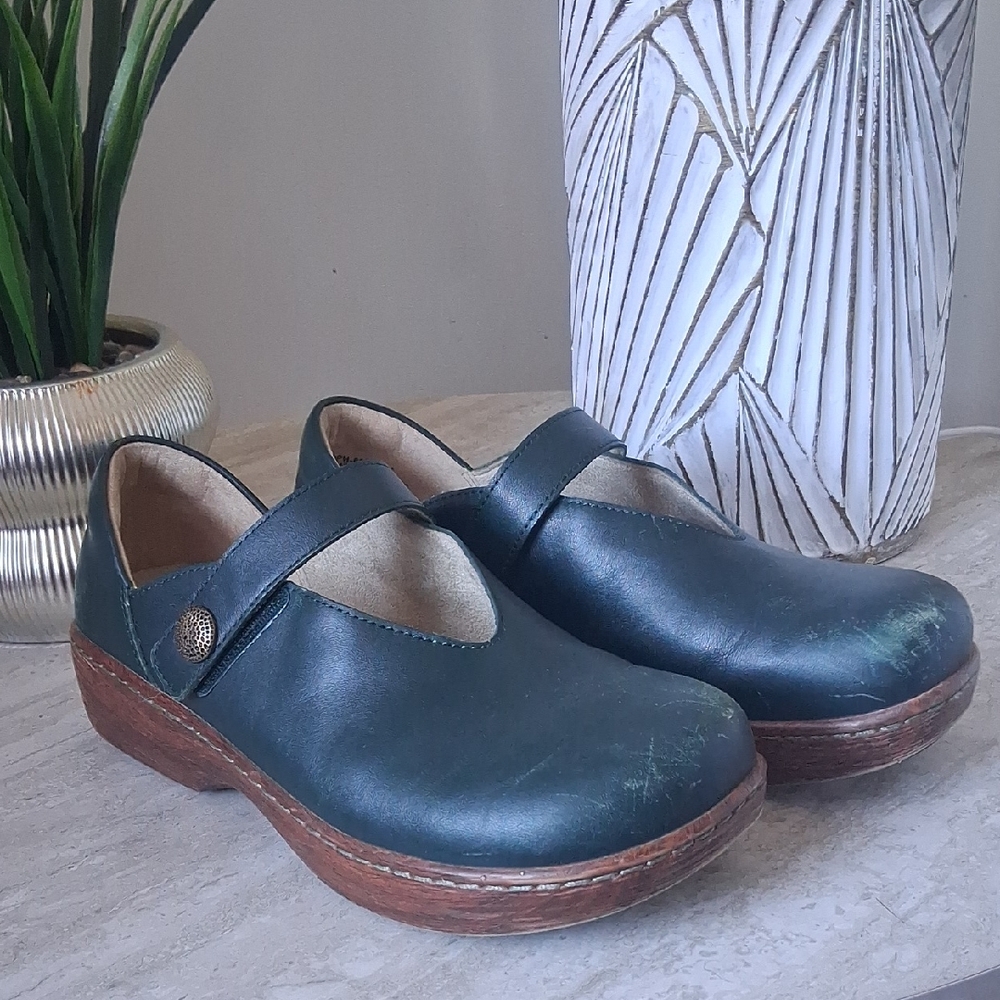 Alegria Forest Green Leather Clogs